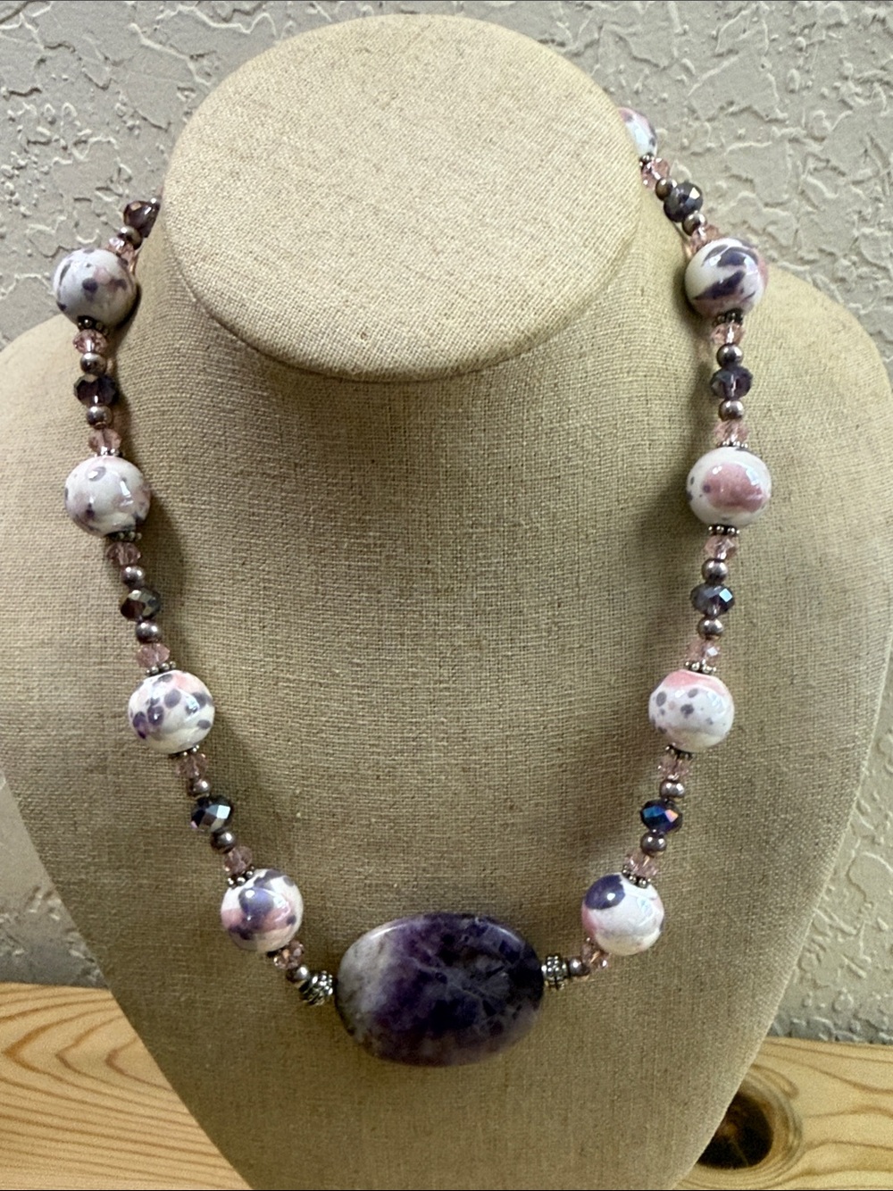 Fashion Jewelry Pink and Purple Beaded Necklace with Amethyst Focal